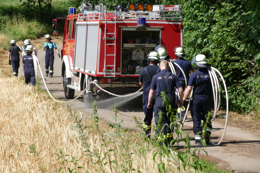 Waldbrand Übung auf Feldweg